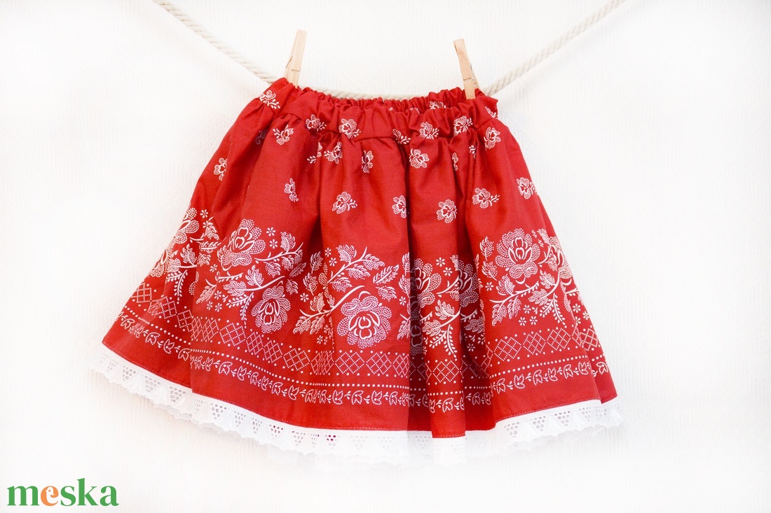 PÖRGŐS, állítható derekú, 2 szélhosszas, 50-80 cm hossz, bordűrös pirosfestő mintájú néptáncos szoknya - ruha & divat - női ruha - szoknya - Meska.hu