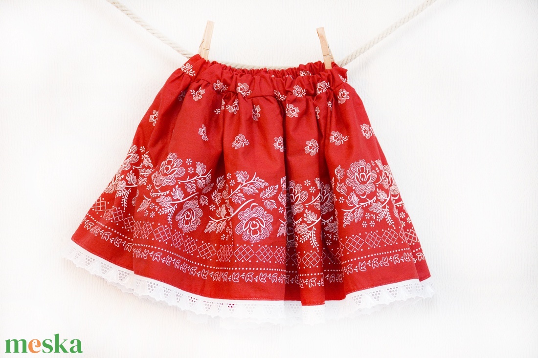 PÖRGŐS, állítható derekú, 2 szélhosszas, 50-80 cm hossz, bordűrös pirosfestő mintájú néptáncos szoknya - ruha & divat - női ruha - szoknya - Meska.hu PÖRGŐS, állítható derekú, 2 szélhosszas, 50-80 cm hossz, bordűrös pirosfestő mintájú néptáncos szoknya - ruha & divat - női ruha - szoknya - Meska.hu