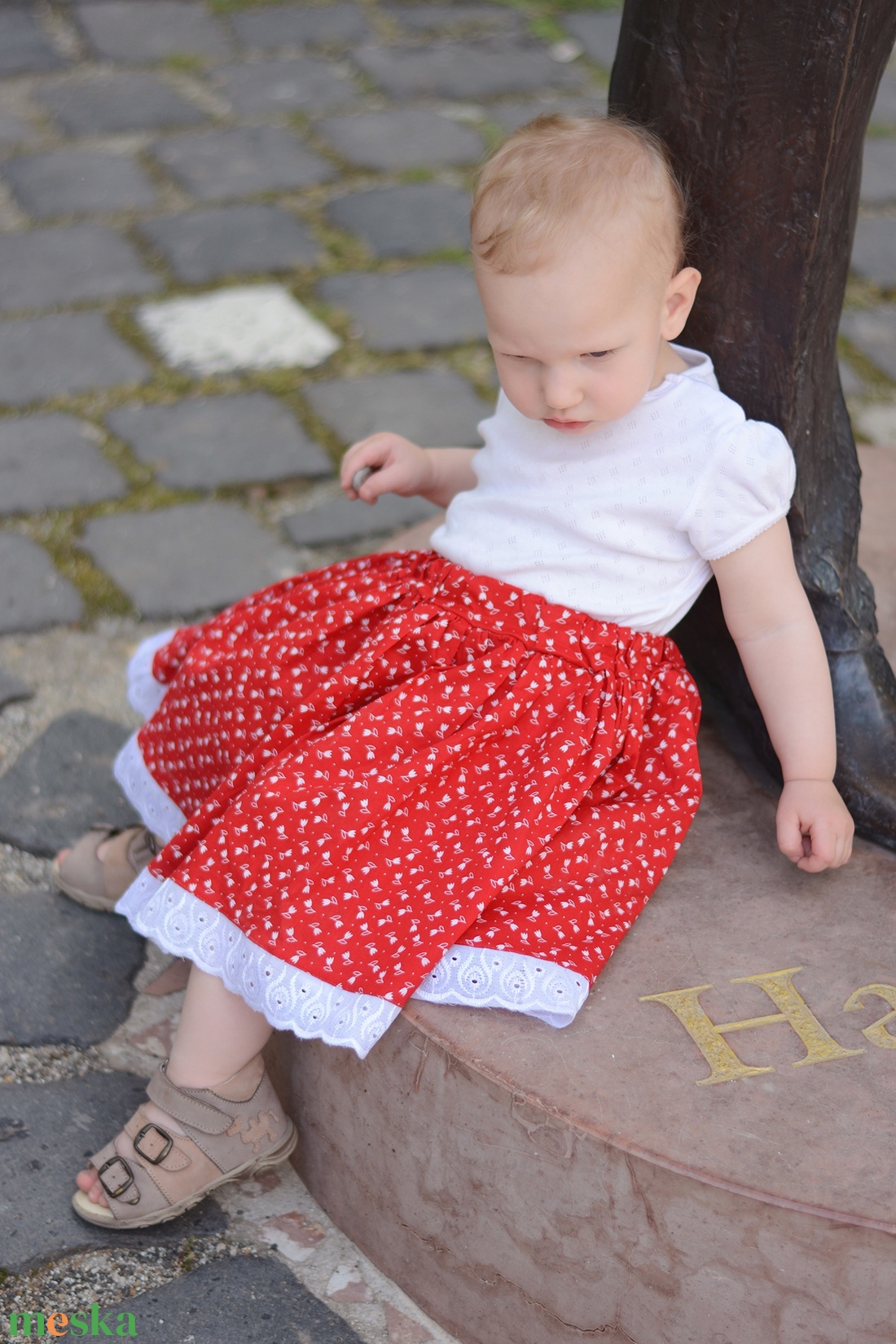 PÖRGŐS, állítható derekú, 2 szélhosszas, 20-80 cm hosszú, tulipános pirosfestő mintájú néptáncos szoknya - ruha & divat - babaruha & gyerekruha - szoknya - Meska.hu