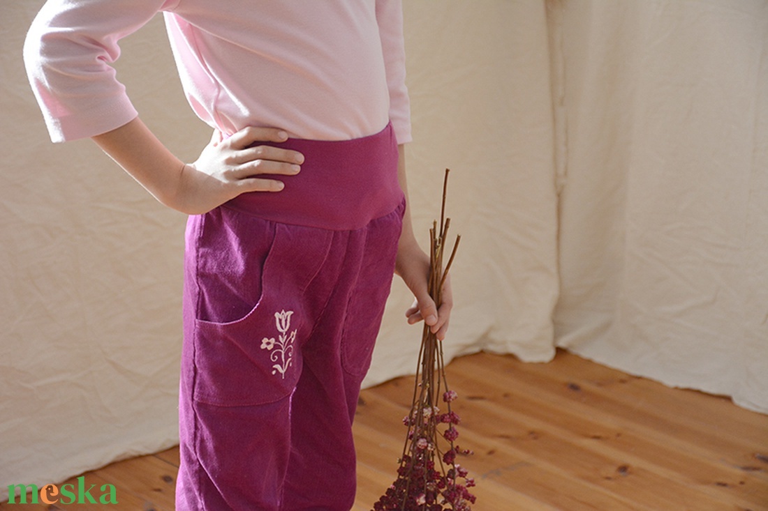 PASSZÉS derekú, kényelmes kord nadrág, 62-164-es, padlizsánlila, lány, rózsaszín virág hímzéssel  - ruha & divat - női ruha - nadrág - Meska.hu