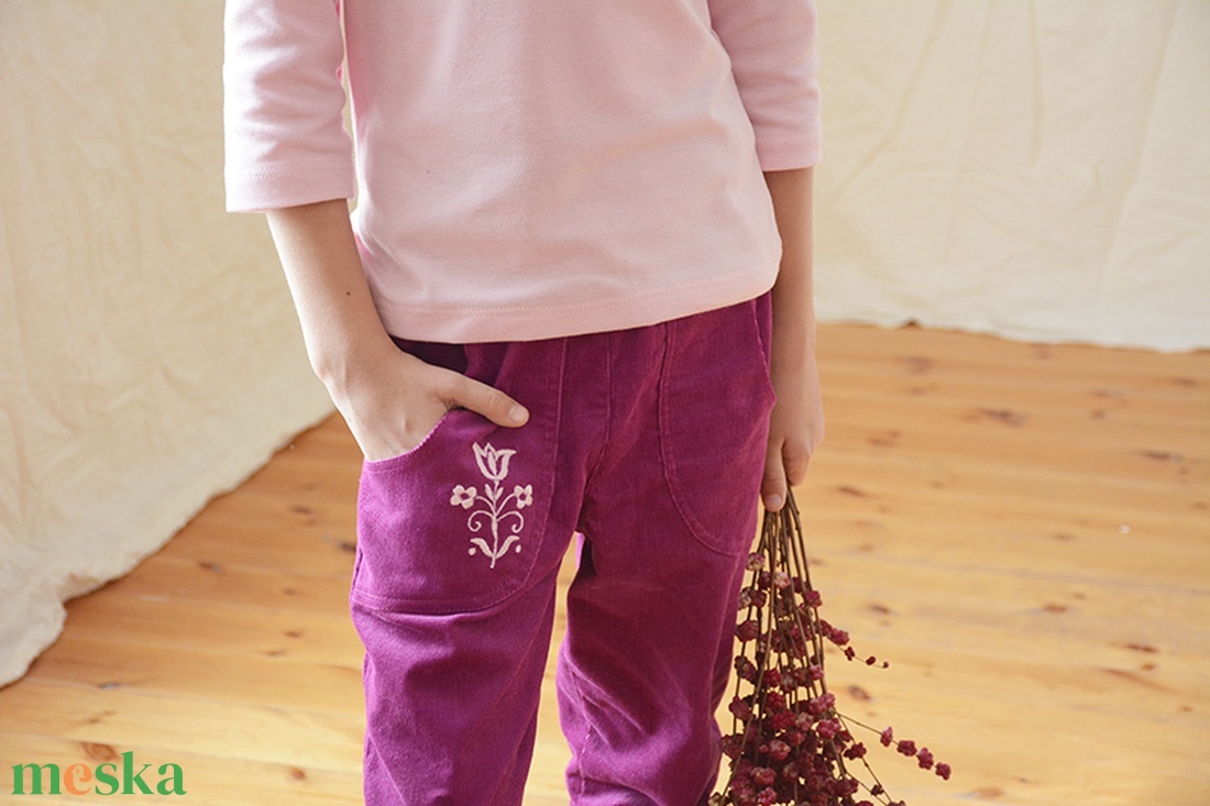 PASSZÉS derekú, kényelmes kord nadrág, 62-164-es,bíbor lila, lány, rózsaszín virág hímzéssel  - ruha & divat - babaruha & gyerekruha - nadrág - Meska.hu