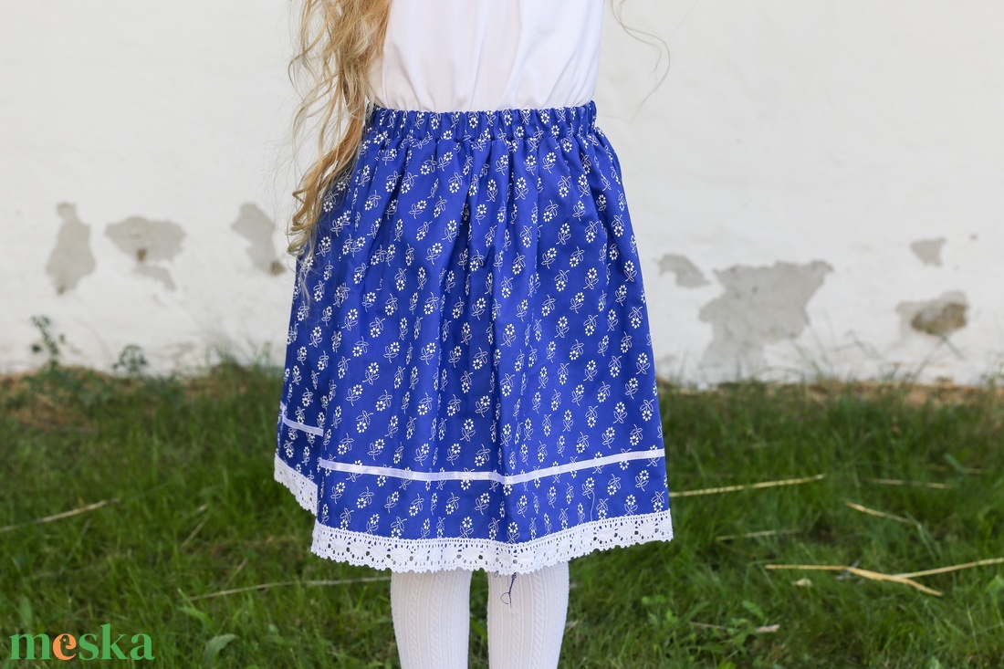 Középkék néptáncos szoknya 20-35 cm, apró virágos, kékfestő mintájú (NEM pörgős, 150 cm körben) - ruha & divat - babaruha & gyerekruha - szoknya - Meska.hu