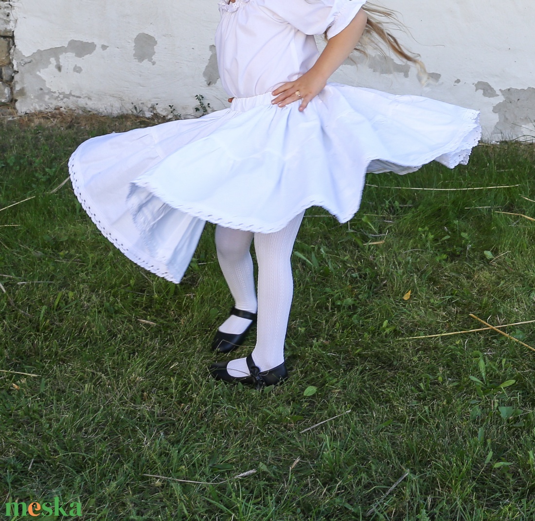 Fehér, vászon, PÖRGŐS, 25-85 cm-es néptáncos szoknya, alsószoknya gumis derékkal (290 cm körben) - ruha & divat - női ruha - szoknya - Meska.hu Fehér, vászon, PÖRGŐS, 25-85 cm-es néptáncos szoknya, alsószoknya gumis derékkal (290 cm körben) - ruha & divat - női ruha - szoknya - Meska.hu
