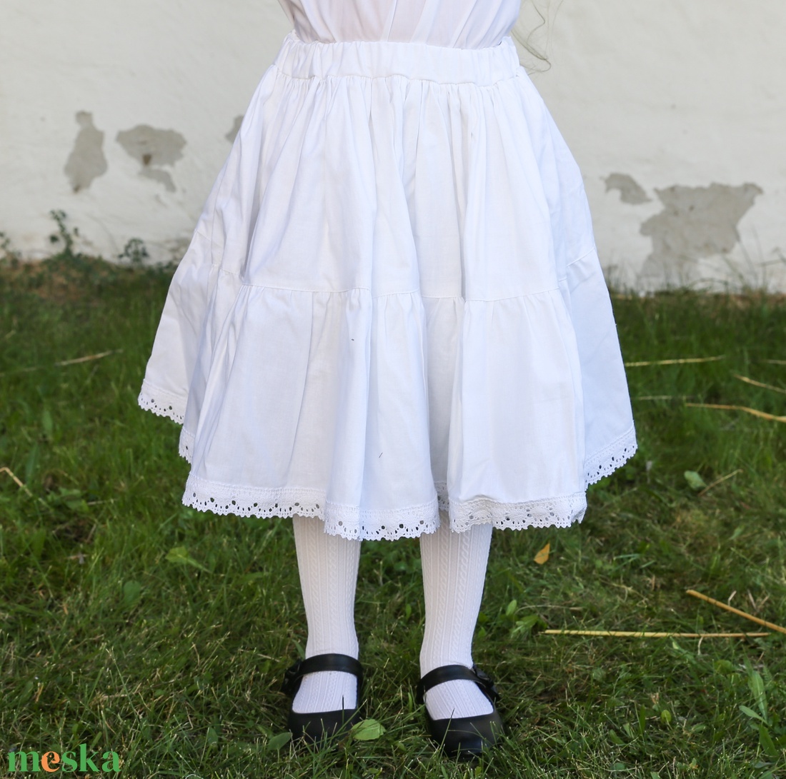 Fehér, vászon, PÖRGŐS, 25-85 cm-es néptáncos szoknya, alsószoknya gumis derékkal (290 cm körben) - ruha & divat - női ruha - szoknya - Meska.hu Fehér, vászon, PÖRGŐS, 25-85 cm-es néptáncos szoknya, alsószoknya gumis derékkal (290 cm körben) - ruha & divat - női ruha - szoknya - Meska.hu