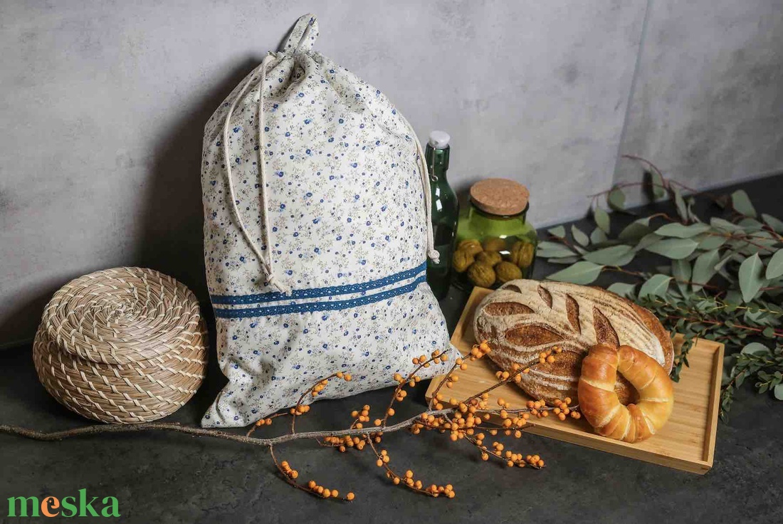 Fehér alapon kék virágos frissentartó kenyeres zsák S-XL - otthon & lakás - konyhafelszerelés, tálalás - konyhai tárolás - kenyértartó - Meska.hu