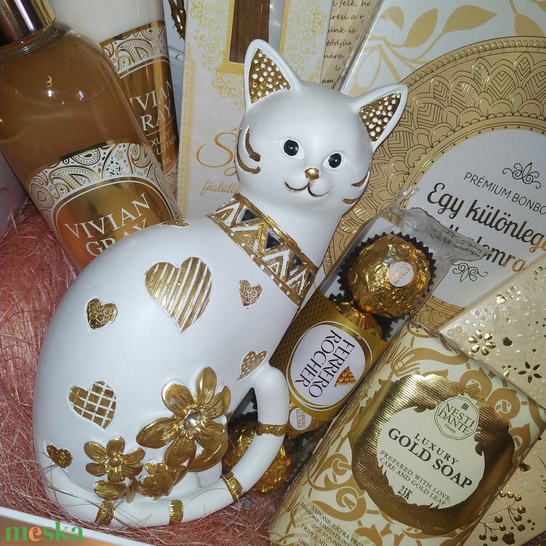 Cicás ajándékcsomag csokoládékkal és kozmetikumokkal nőknek anyáknapjára, szülinapra, névnapra,  - élelmiszer - gourmet ajándékcsomag - Meska.hu