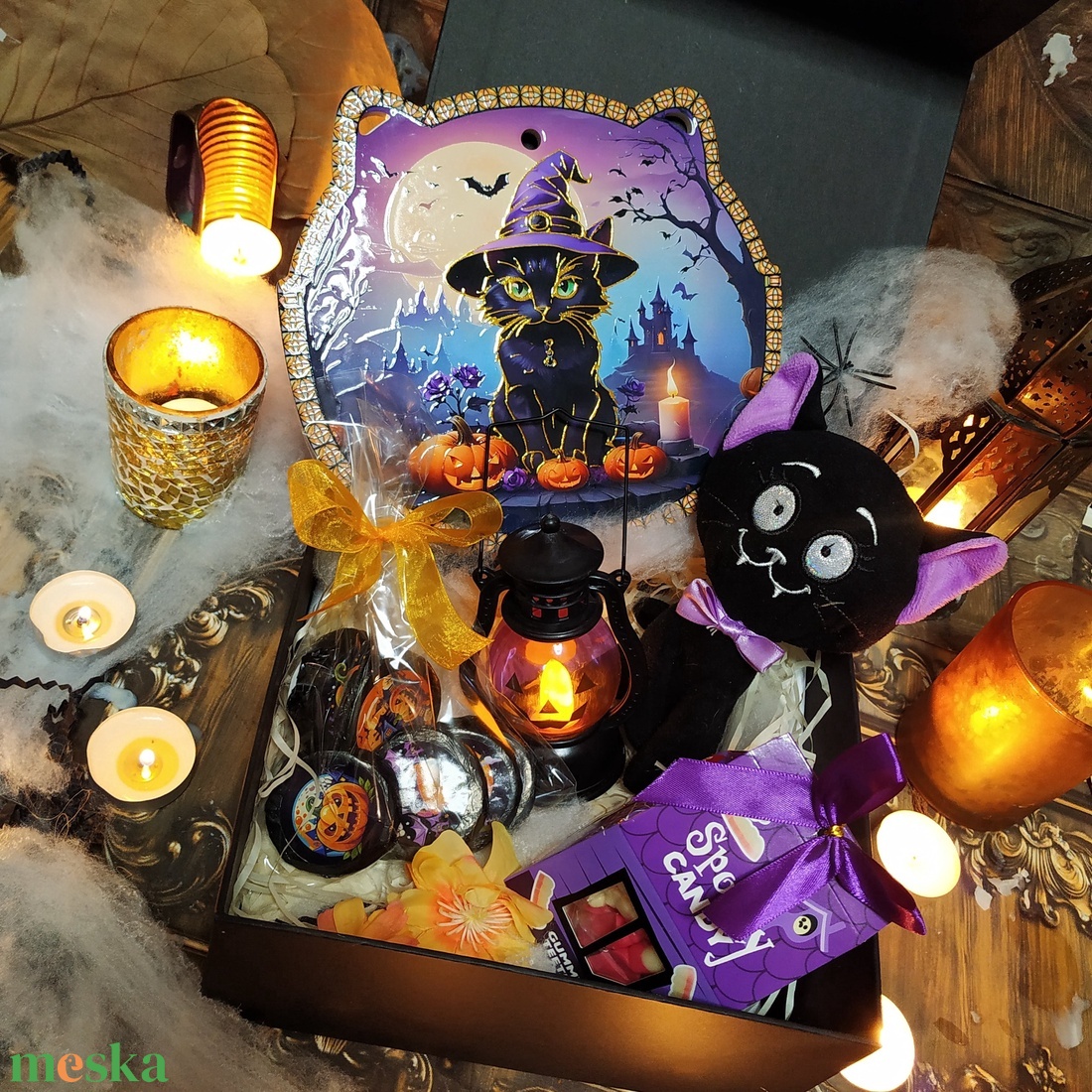 Halloween ajándékcsomag csokival, plüss cicával - Rumos Frici vámpír macska keresi a szerelmét - otthon & életmód - dekoráció - halloween - halloweeni dekoráció - Meska.hu