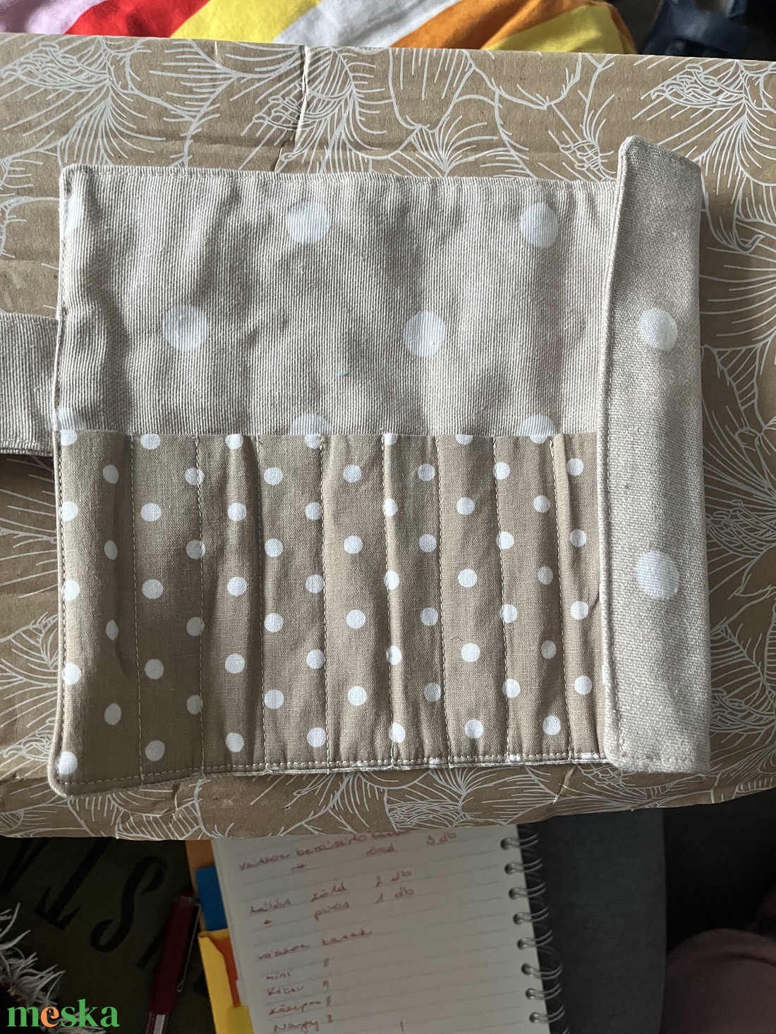 Kézzel készült textil ecsettartó � feltekerhető tároló - szépségápolás - arcápolás - smink kellék - Meska.hu