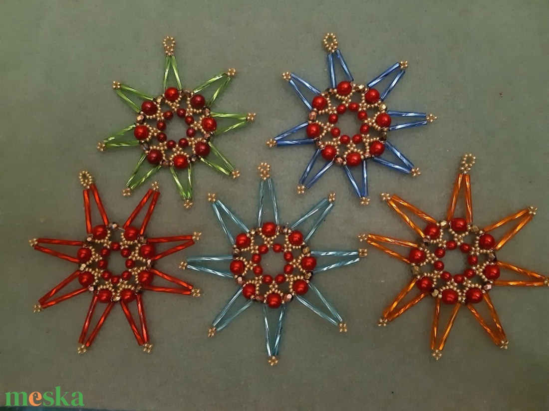 Karácsonyi gyöngydíszek - karácsony - karácsonyi lakásdekoráció - karácsonyi lakásdíszek - Meska.hu