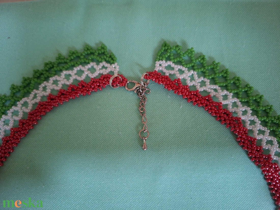 Trikolór tászli - ékszer - nyaklánc - gyöngyös nyaklánc - Meska.hu