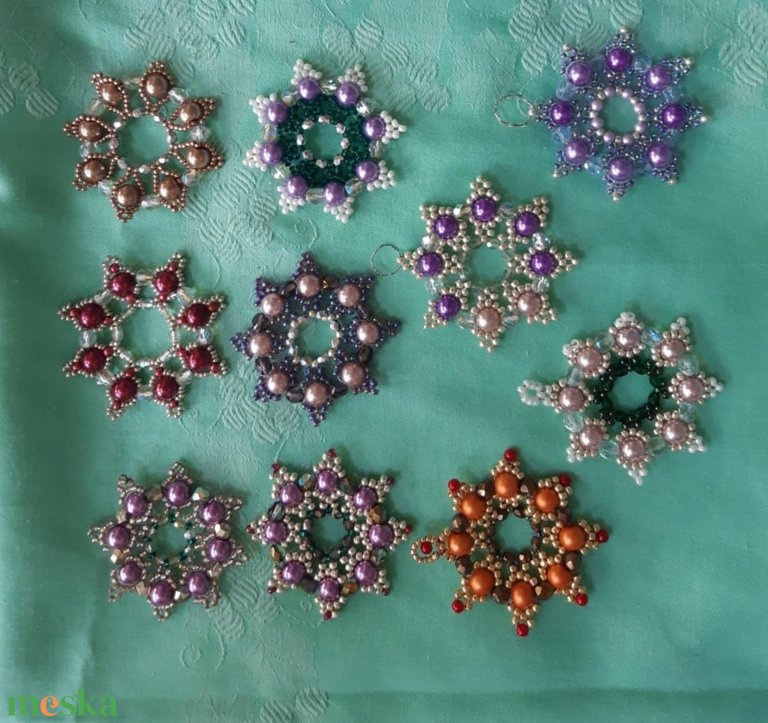 Karácsonyi gyöngydíszek - karácsony - karácsonyi lakásdekoráció - karácsonyi lakásdíszek - Meska.hu