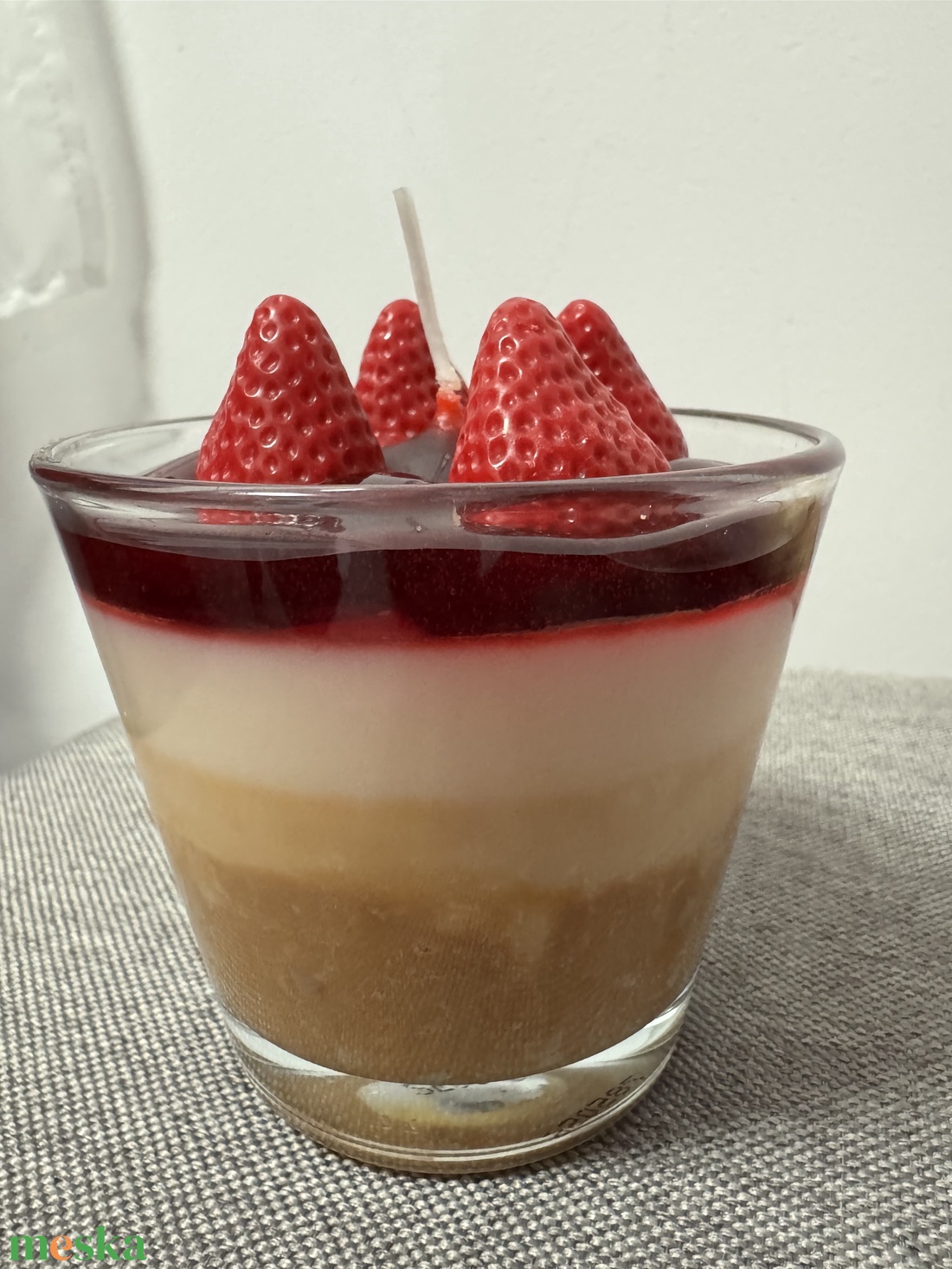 Vaníliás-epres sajttorta desszertgyertya - kellékek & szerszámok - dekorációs kellékek - dekorációs gyertya - Meska.hu