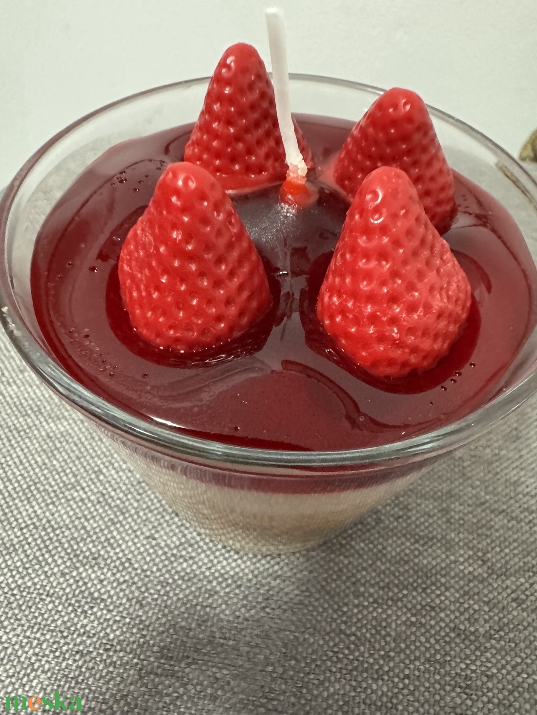 Vaníliás-epres sajttorta desszertgyertya - kellékek & szerszámok - dekorációs kellékek - dekorációs gyertya - Meska.hu