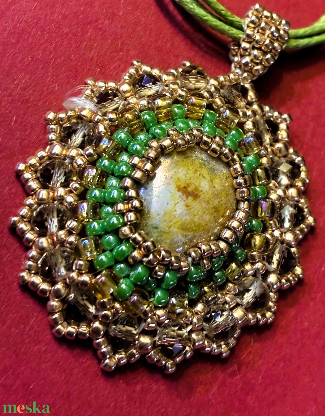 Ásványköves, antik hatású medál japán és csiszolt gyöngyökkel - ékszer - nyaklánc - medál - Meska.hu