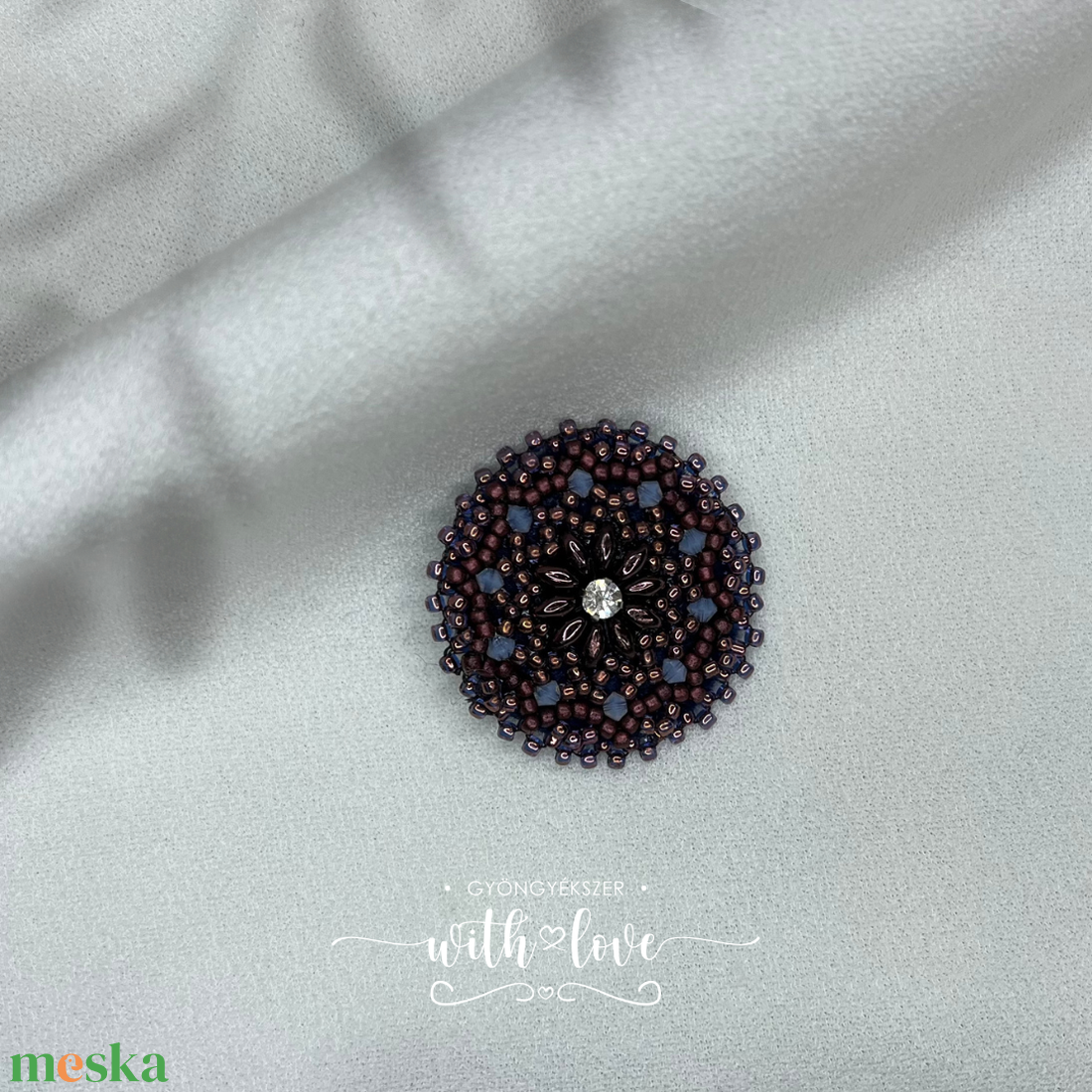 Strasszköves bross - ékszer - kitűző és bross - Meska.hu