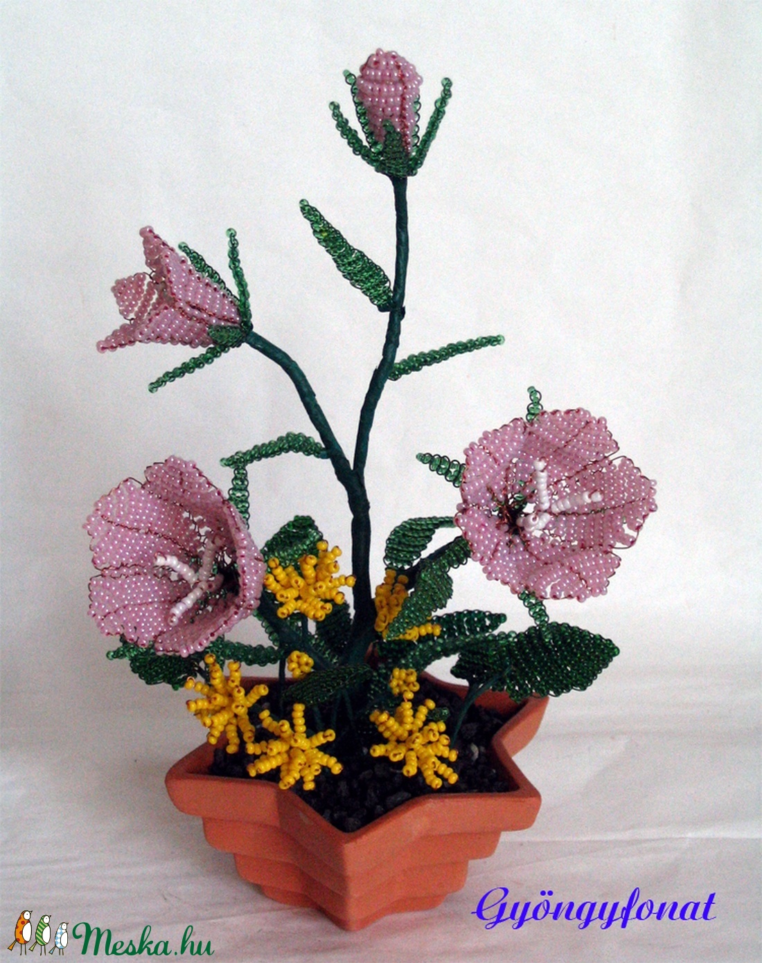 Harangvirág mezei virággal gyöngyből csillag alakú cserépben, lakásdekoráció -  - Meska.hu