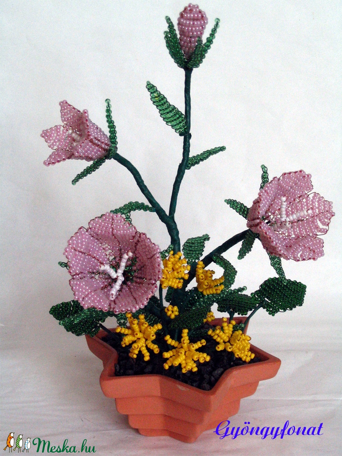 Harangvirág mezei virággal gyöngyből csillag alakú cserépben, lakásdekoráció -  - Meska.hu