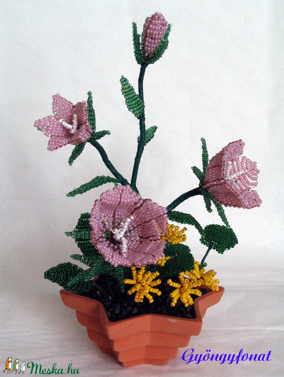 Harangvirág mezei virággal gyöngyből csillag alakú cserépben, lakásdekoráció -  - Meska.hu