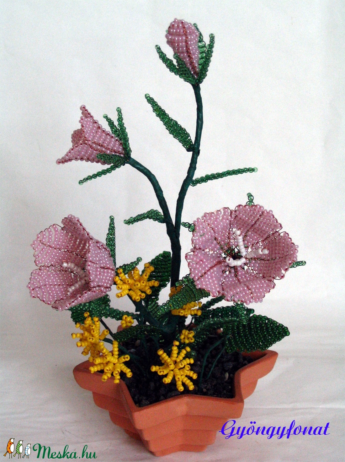 Harangvirág mezei virággal gyöngyből csillag alakú cserépben, lakásdekoráció -  - Meska.hu