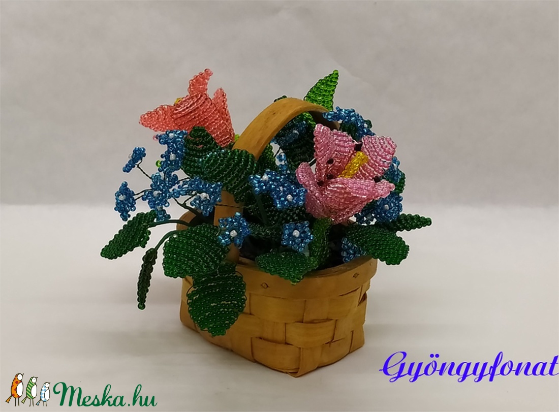 Tulipán kéknefeleccsel kosárban gyöngyből, asztaldísz - otthon & életmód - dekoráció - Meska.hu Tulipán kéknefeleccsel kosárban gyöngyből, asztaldísz - otthon & életmód - dekoráció - Meska.hu