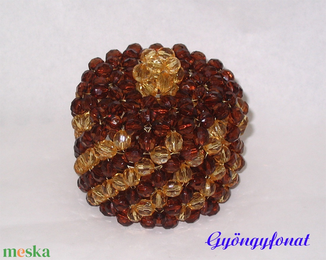 Ékszertartó doboz, bonbonier gyöngyből, asztaldísz és lakásdekoráció - ékszer - ékszertartó - ékszerdoboz - Meska.hu