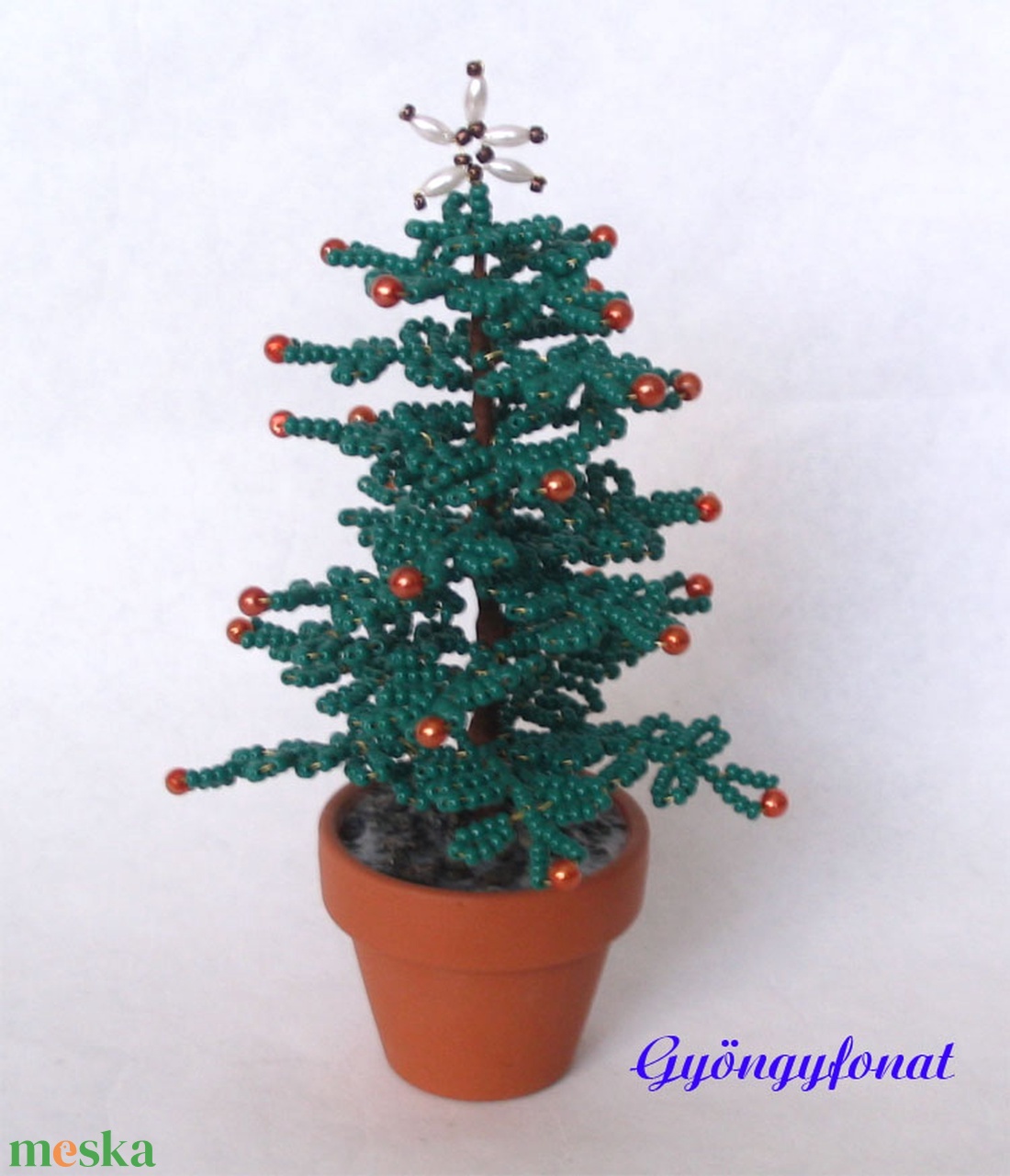 Karácsonyfa gyöngyből narancssárga gömbökkel - karácsony - karácsonyi lakásdekoráció - karácsonyi lakásdíszek - Meska.hu