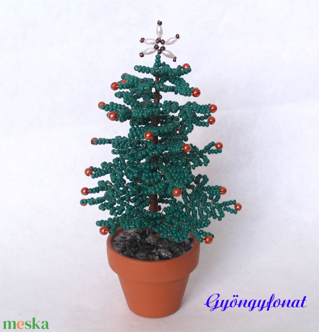 Karácsonyfa gyöngyből narancssárga gömbökkel - karácsony - karácsonyi lakásdekoráció - karácsonyi lakásdíszek - Meska.hu