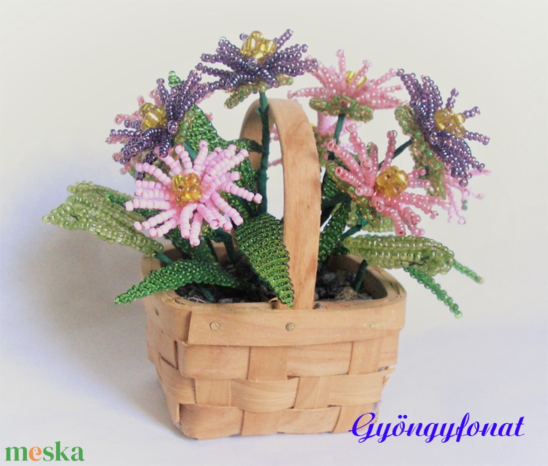 Mirigyes őszirózsa kosárban,  gyöngyből virág, asztaldísz  - otthon & lakás - dekoráció - asztal és polc dekoráció - asztaldísz - Meska.hu