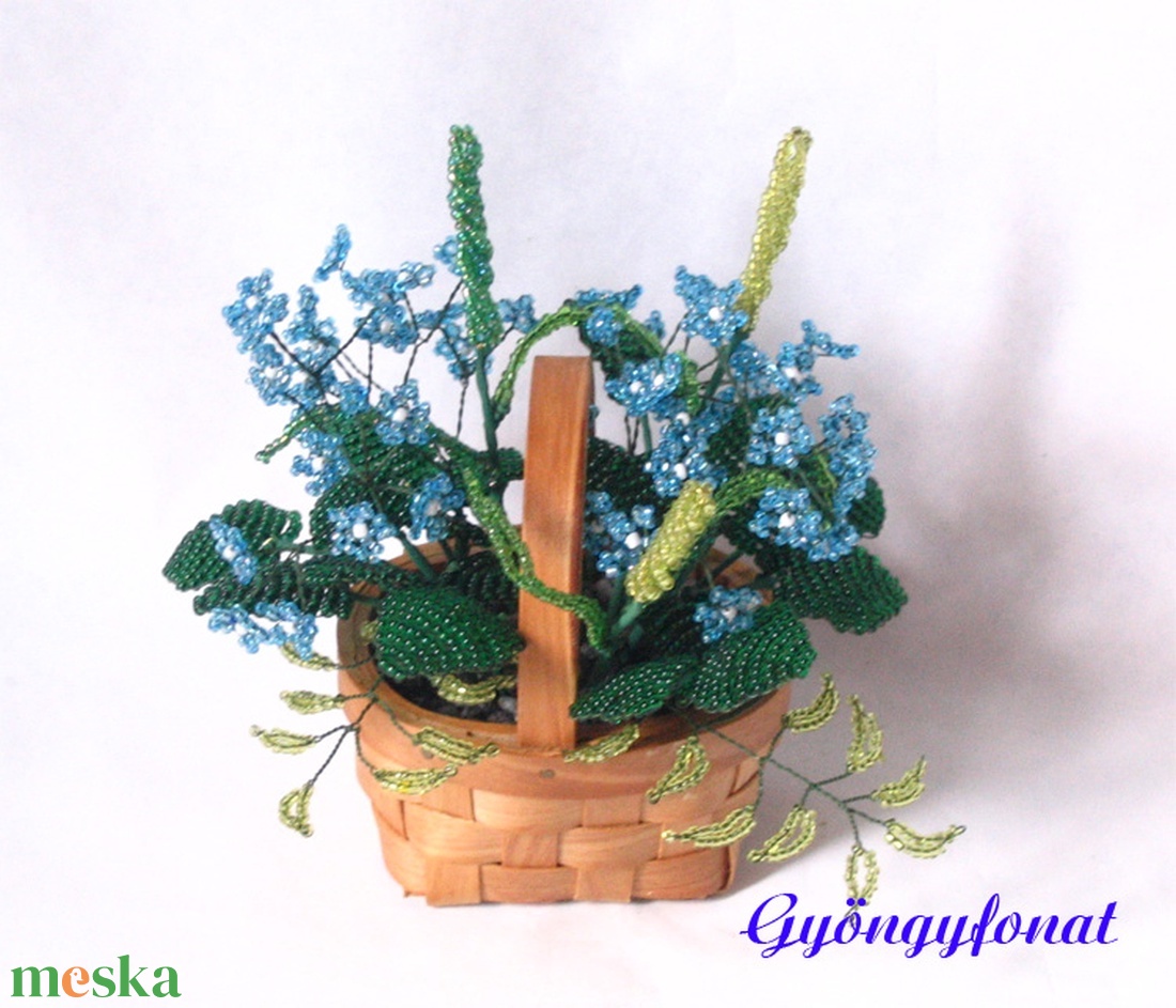 Kék nefelejcs virág kosárban,  gyöngyből, asztaldísz  - otthon & lakás - dekoráció - asztal és polc dekoráció - asztaldísz - Meska.hu