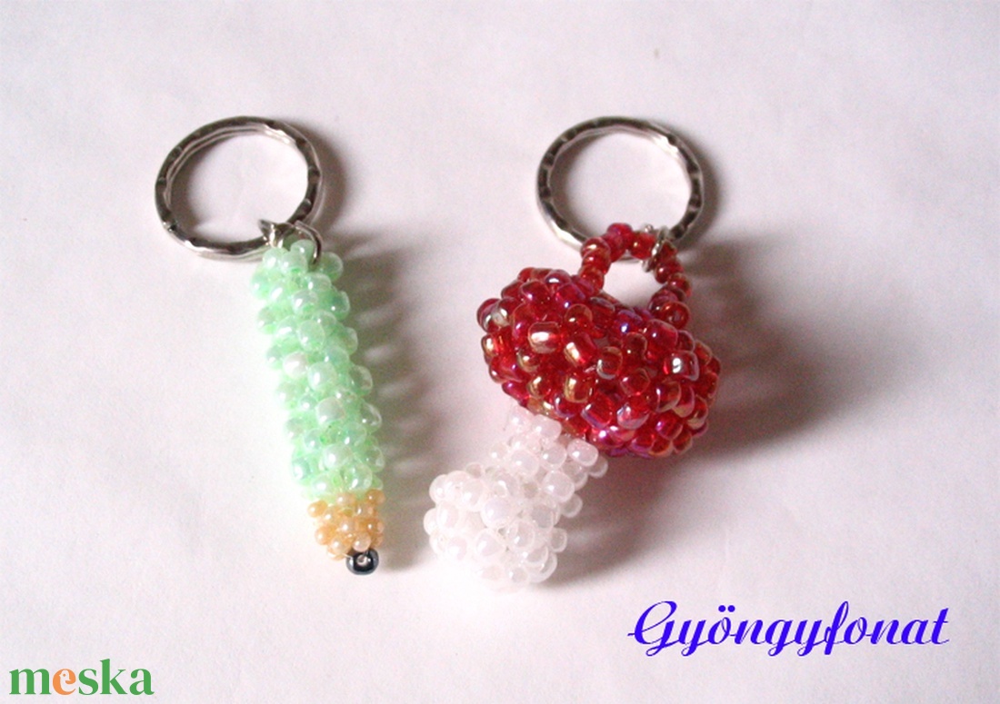 Gyöngy kulcstartó  - táska & tok - kulcstartó & táskadísz - kulcstartó - Meska.hu
