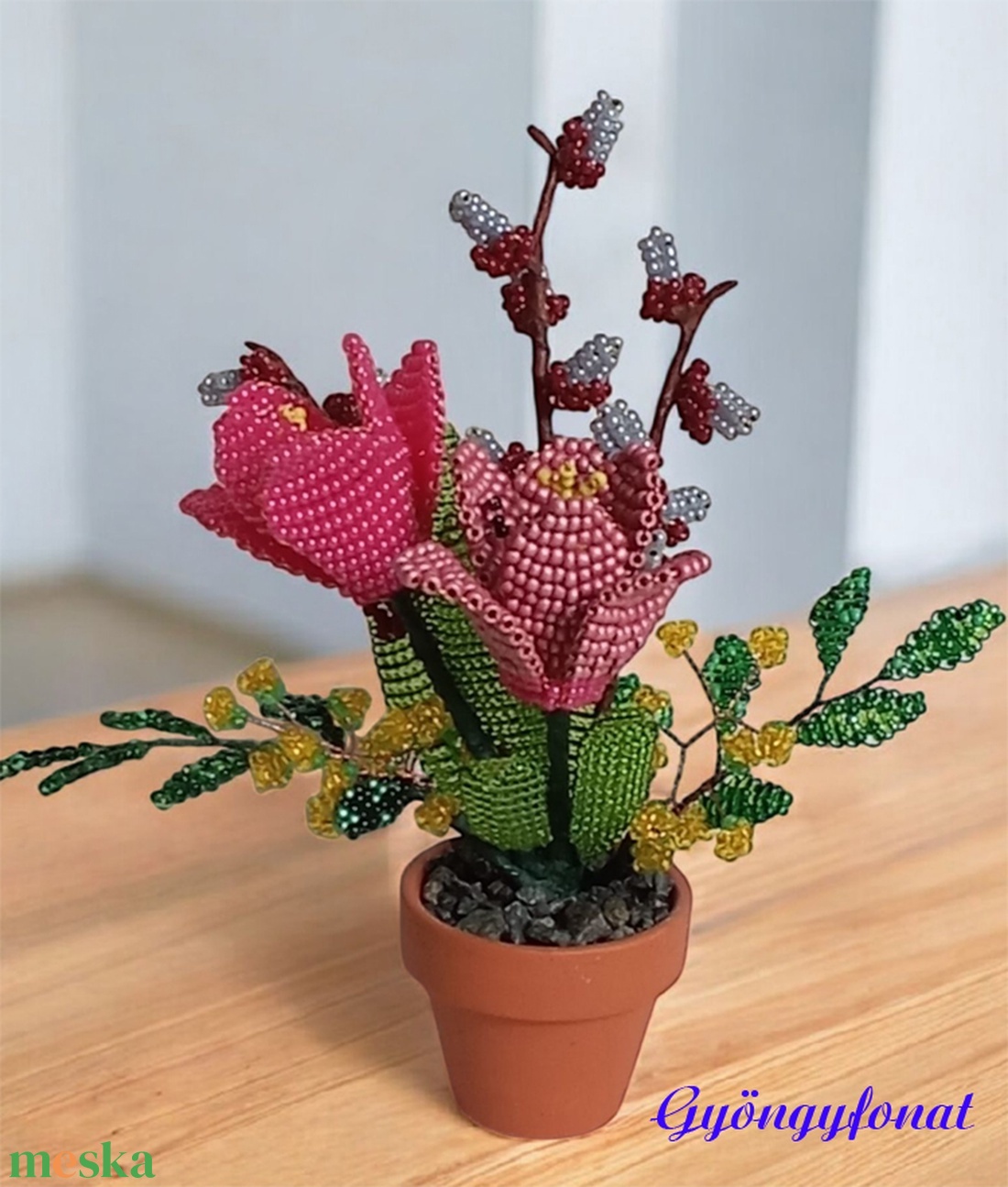 Gyöngyből készült tulipán, asztaldísz  - otthon & életmód - virágdekoráció - virágdíszek - asztali virágdísz - Meska.hu