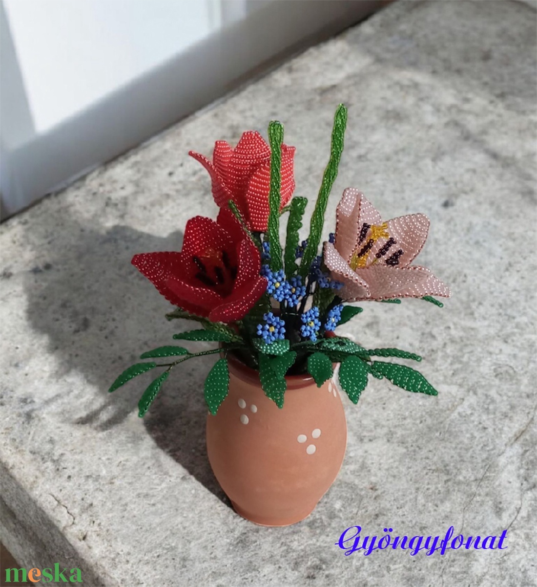 Tulipán gyöngyből, asztaldísz, lakásdekoráció - otthon & életmód - dekoráció - asztal és polc dekoráció - asztaldísz - Meska.hu