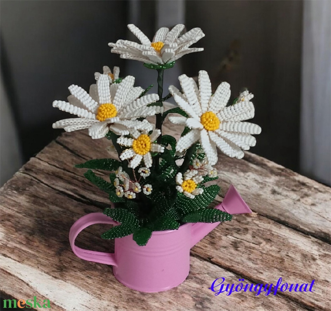 Margaréta gyöngyből, asztaldísz - otthon & életmód - dekoráció - asztal és polc dekoráció - asztaldísz - Meska.hu