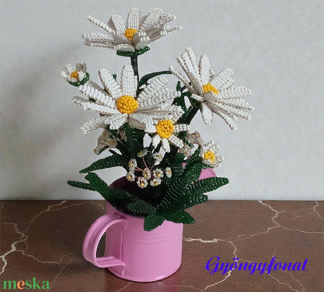 Margaréta gyöngyből, asztaldísz - otthon & életmód - dekoráció - asztal és polc dekoráció - asztaldísz - Meska.hu