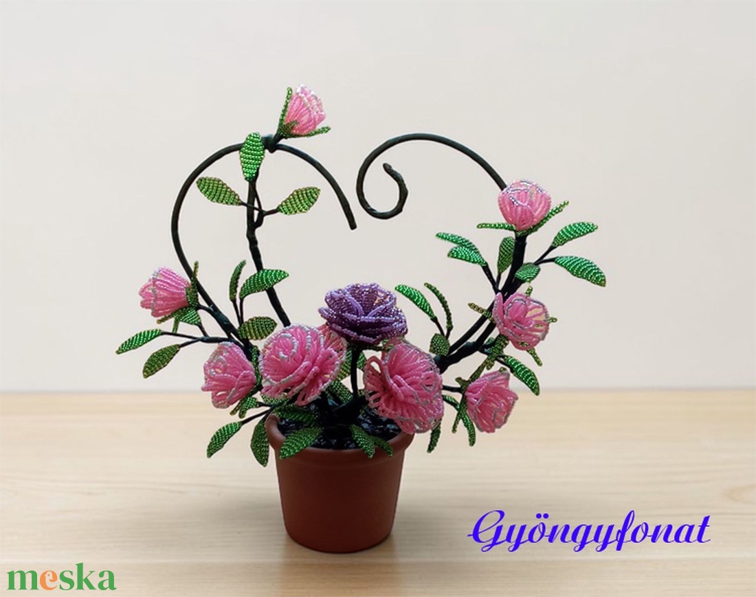 Rózsás asztaldísz gyöngyből - otthon & életmód - virágdekoráció - virágdíszek - asztali virágdísz - Meska.hu