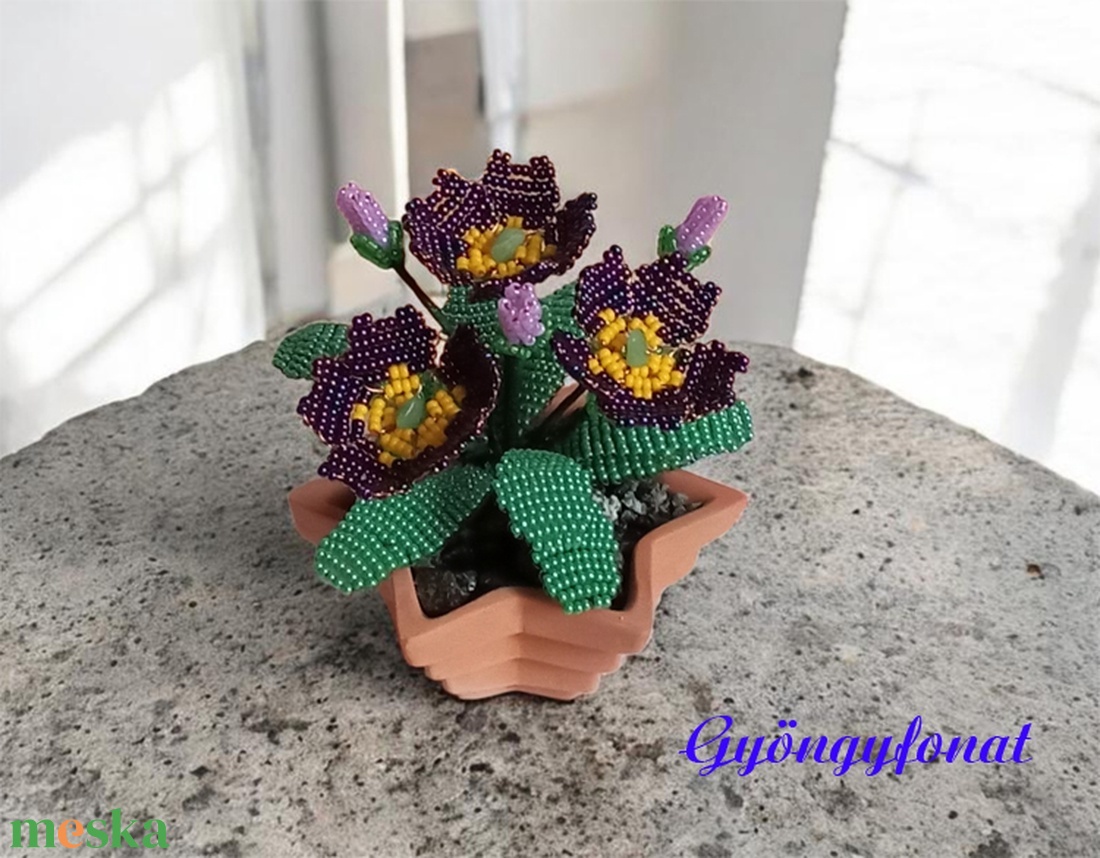 Virág gyöngyből (primula), anyák napjára - otthon & életmód - virágdekoráció - virágdíszek - asztali virágdísz - Meska.hu