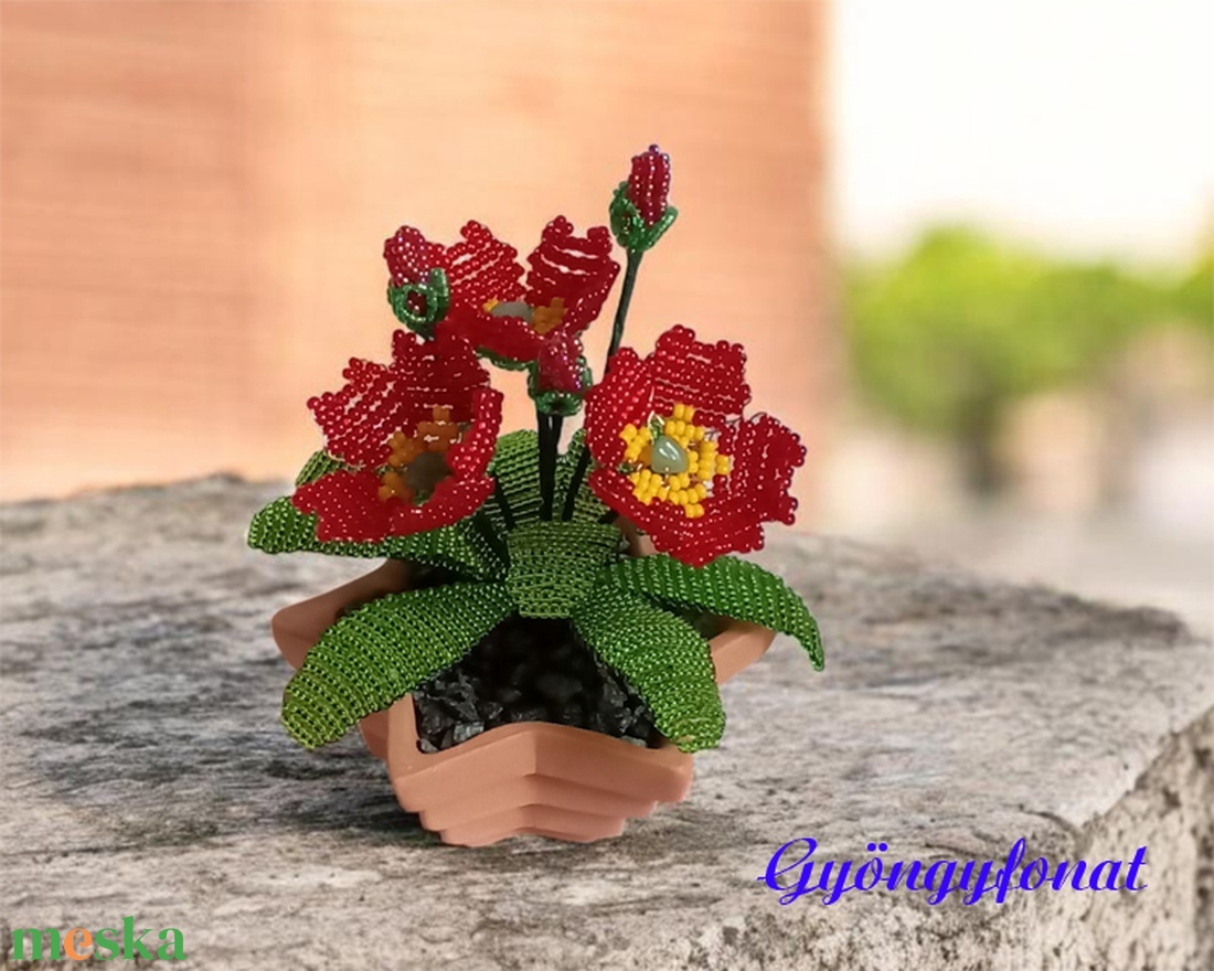 Virág gyöngyből (primula), anyák napjára - otthon & életmód - virágdekoráció - virágdíszek - asztali virágdísz - Meska.hu