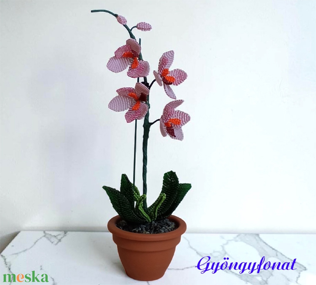Orchidea, asztaldísz gyöngyből Anyák napjára - otthon & életmód - virágdekoráció - virágdíszek - asztali virágdísz - Meska.hu