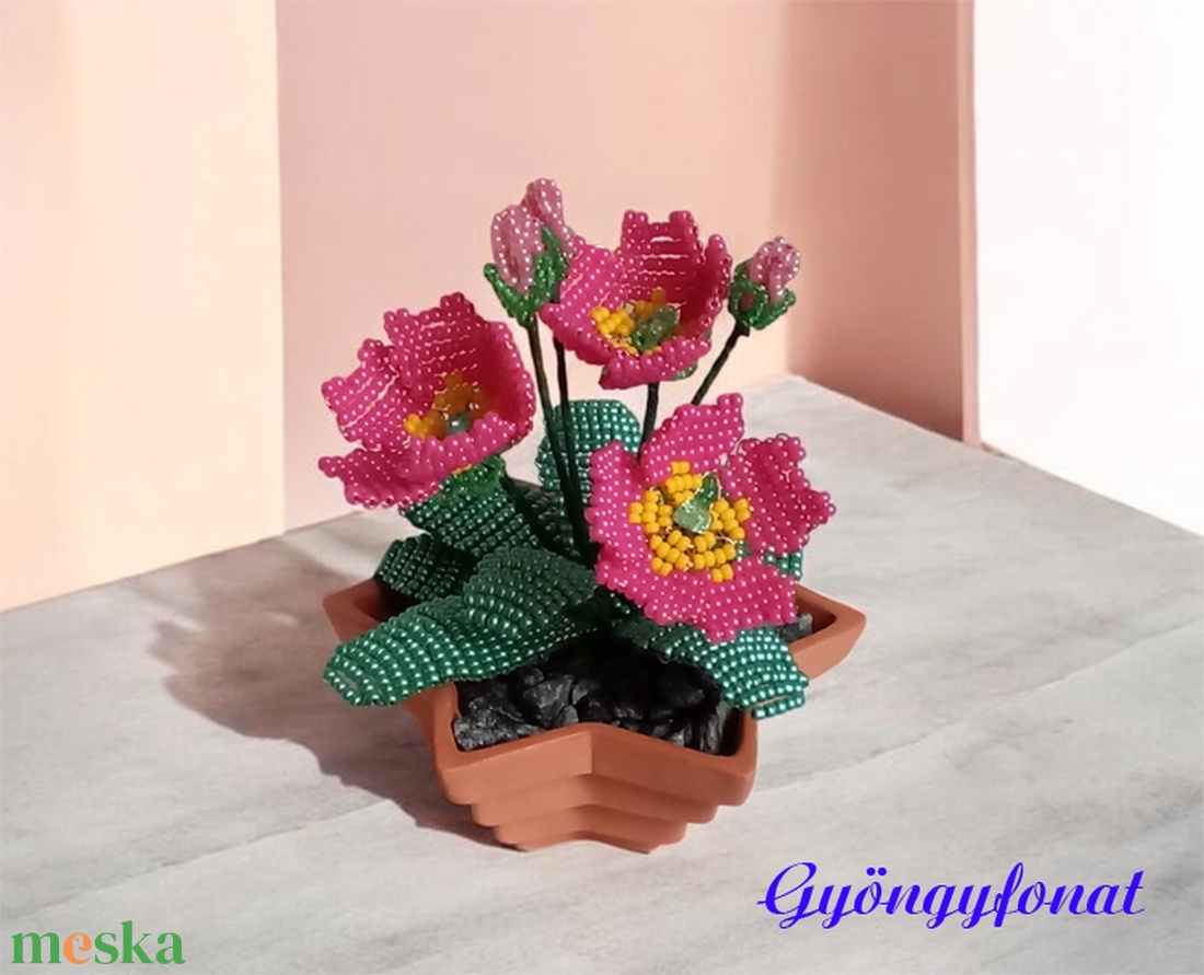Virág gyöngyből (primula), anyák napjára - otthon & életmód - virágdekoráció - virágdíszek - asztali virágdísz - Meska.hu