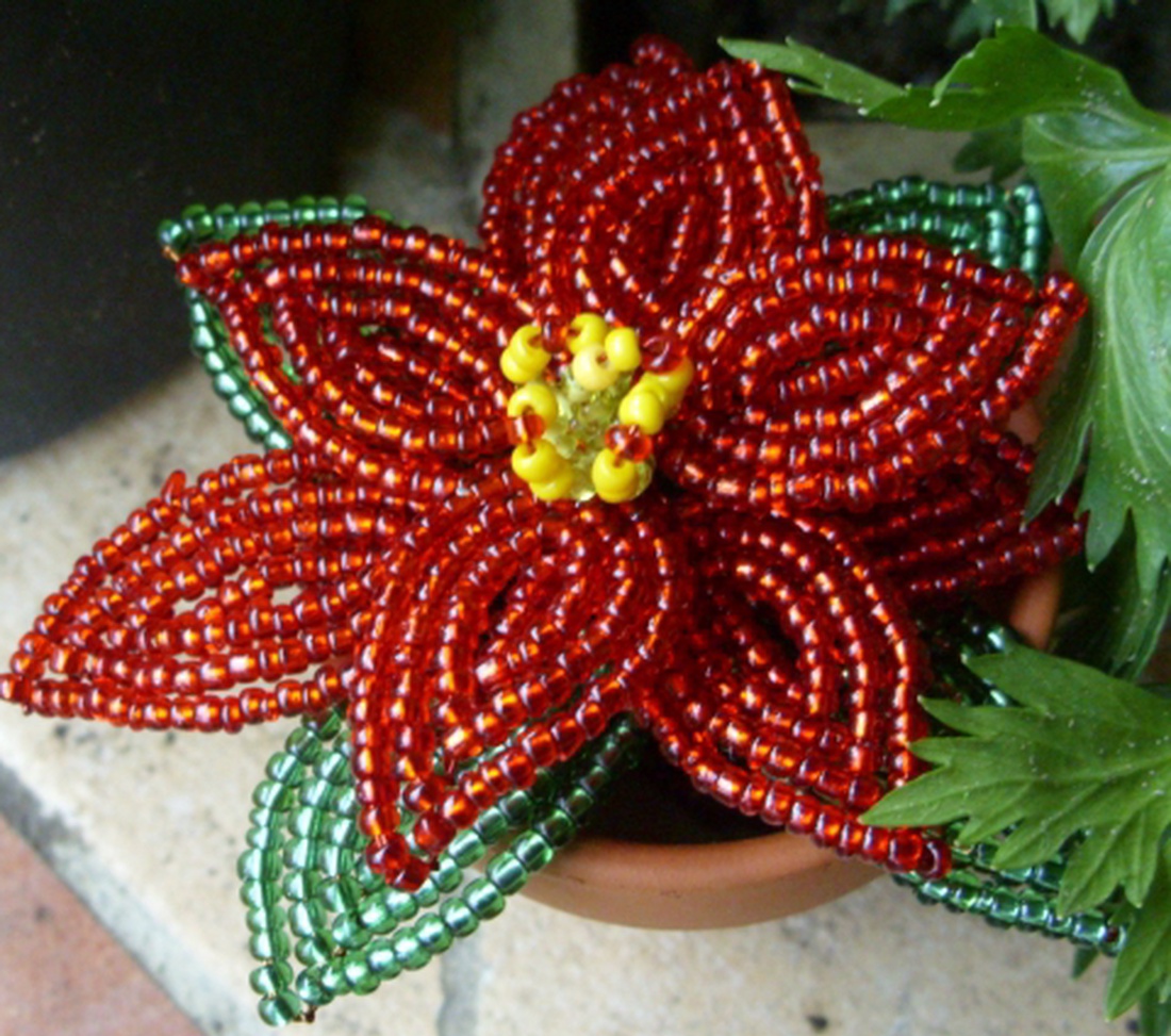 Mikulás virág gyöngyből -  - Meska.hu