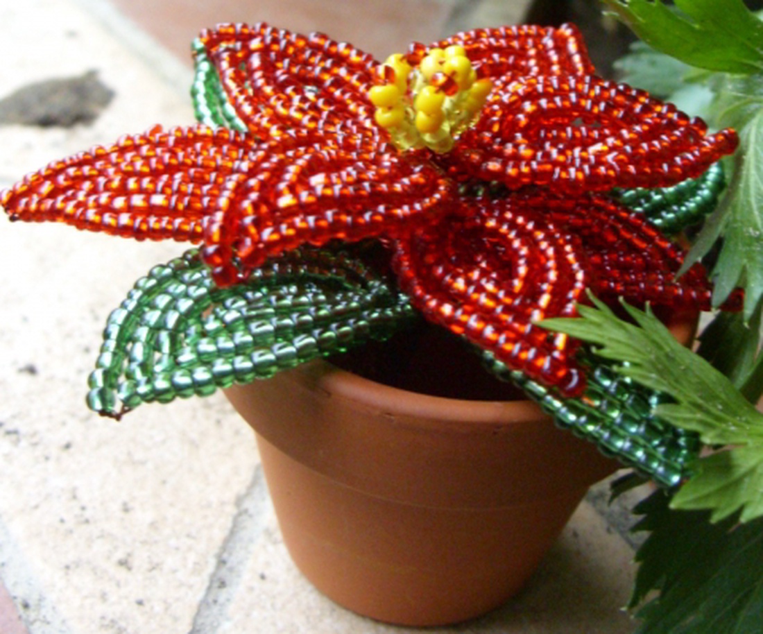 Mikulás virág gyöngyből -  - Meska.hu