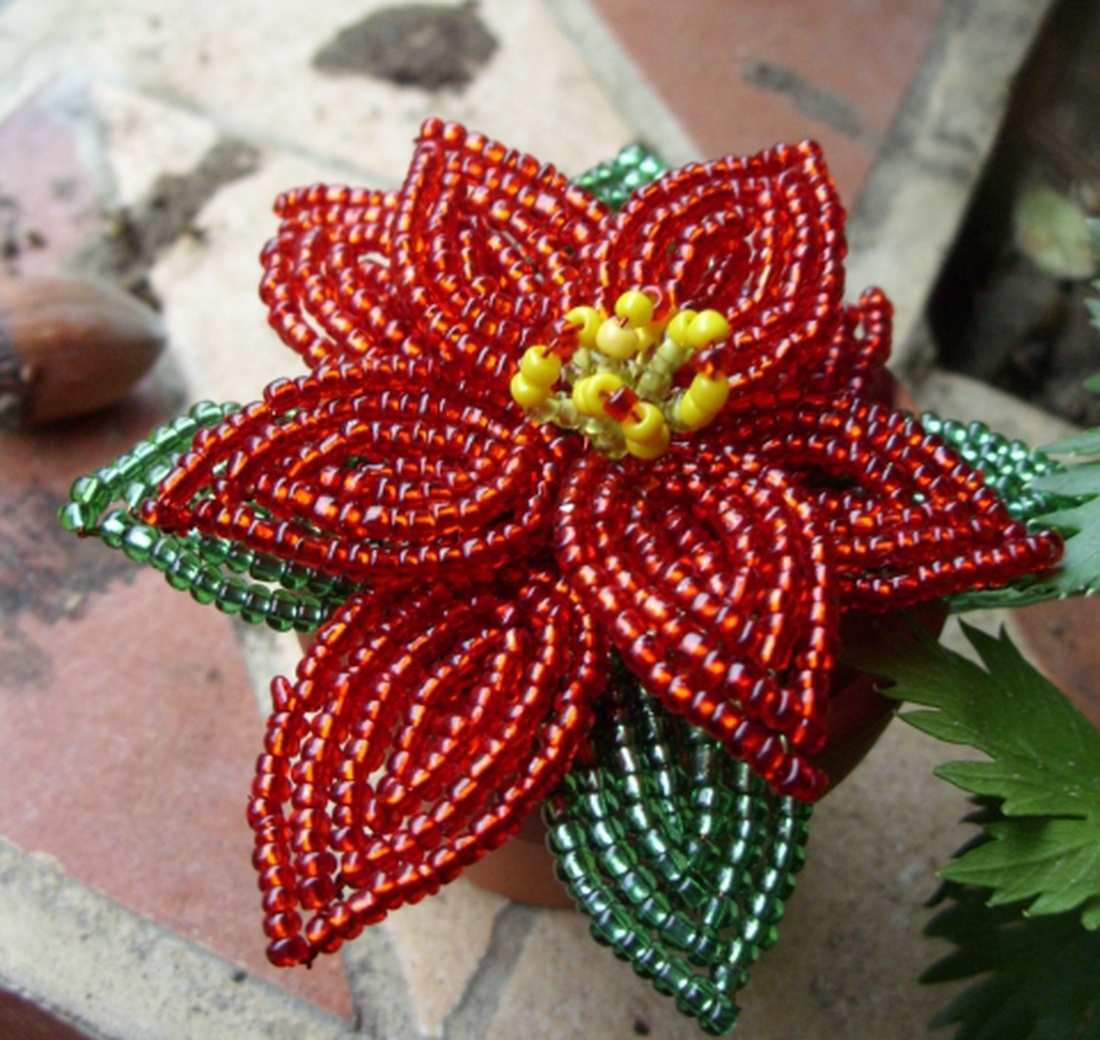Mikulás virág gyöngyből -  - Meska.hu