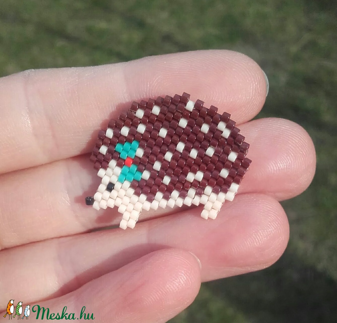 Türkiz masnis süni kitűző -  - Meska.hu