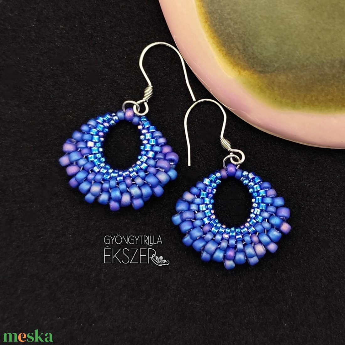 Irizáló kék kosárka fülbevaló - ékszer - fülbevaló - lógó fülbevaló - Meska.hu