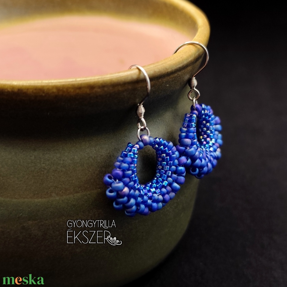 Irizáló kék kosárka fülbevaló - ékszer - fülbevaló - lógó fülbevaló - Meska.hu