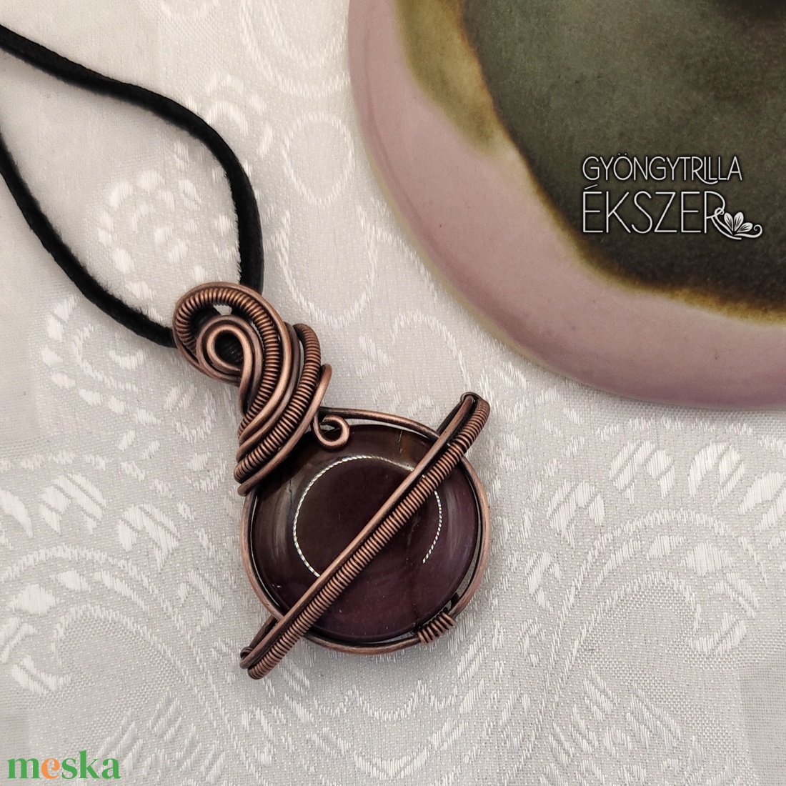 Mookait jáspis bolygó medál antikolt vörösréz befoglalással - ékszer - nyaklánc - medál - Meska.hu