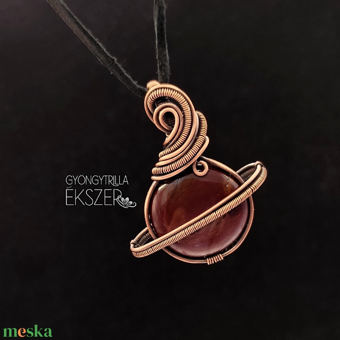 Mookait jáspis bolygó medál antikolt vörösréz befoglalással - ékszer - nyaklánc - medál - Meska.hu