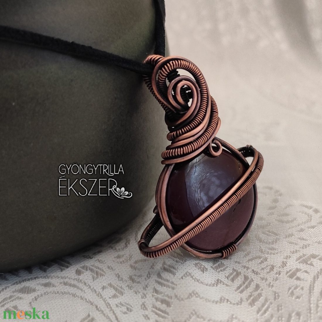 Mookait jáspis bolygó medál antikolt vörösréz befoglalással - ékszer - nyaklánc - medál - Meska.hu