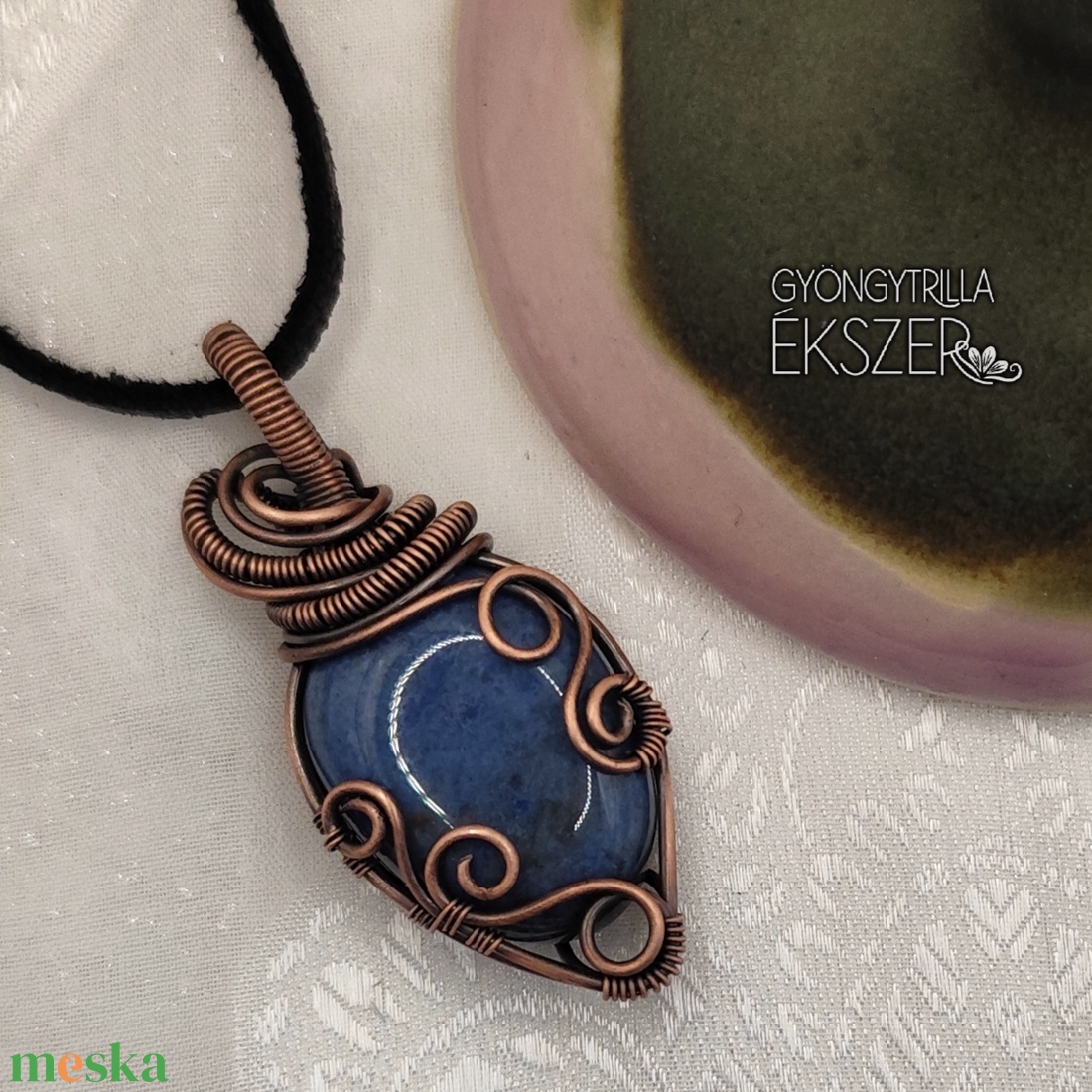 Dumortierit medál antikolt vörösréz befoglalással - ékszer - nyaklánc - medál - Meska.hu