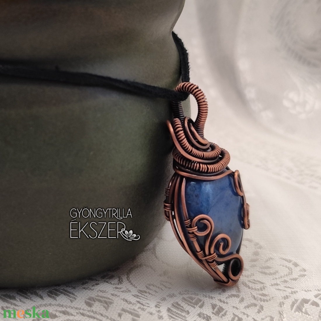 Dumortierit medál antikolt vörösréz befoglalással - ékszer - nyaklánc - medál - Meska.hu